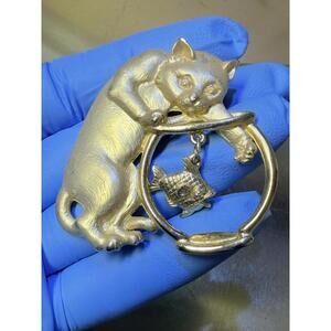 Vintage JJ Jonette Cat with Paw in Fish Bowl Pin Brooch Gold Tone Jewelry Signed
